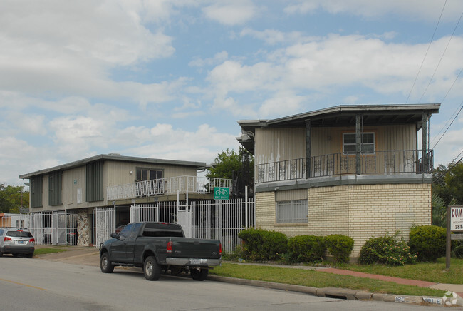 Primary Photo - Dumble Apartments