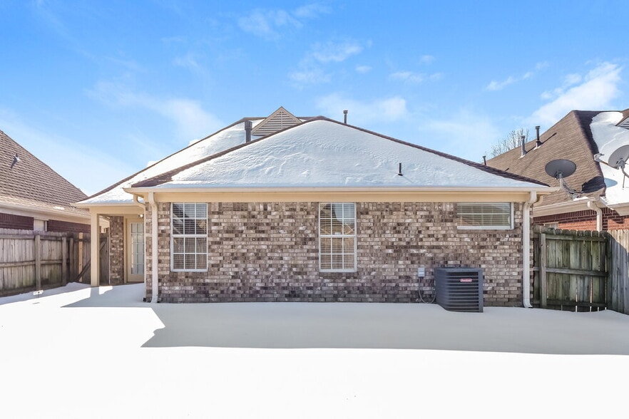 Building Photo - 9882 Wynngate Dr