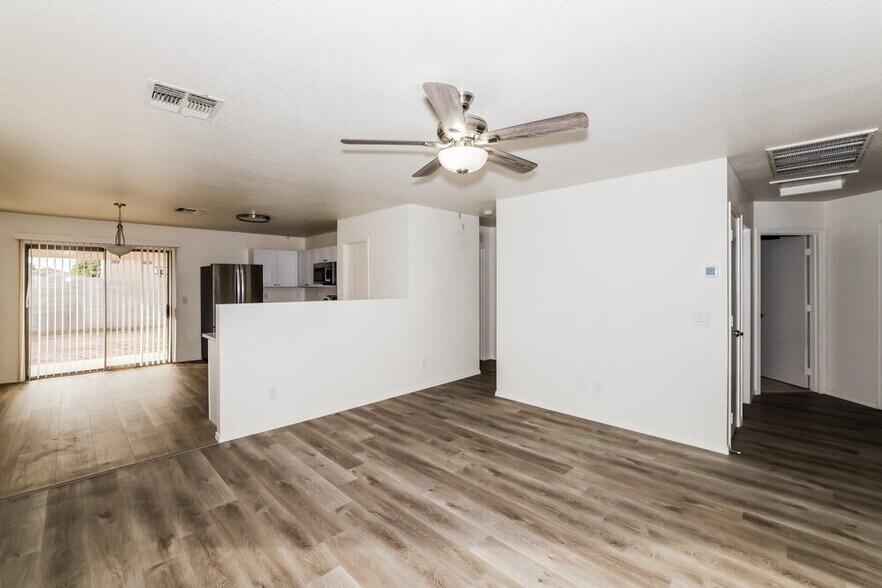 Building Photo - 11841 W Wethersfield Rd