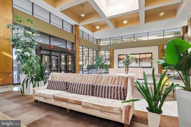 Building Photo - 3709 S George Mason Dr