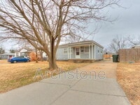 Building Photo - 630 Villa Dr