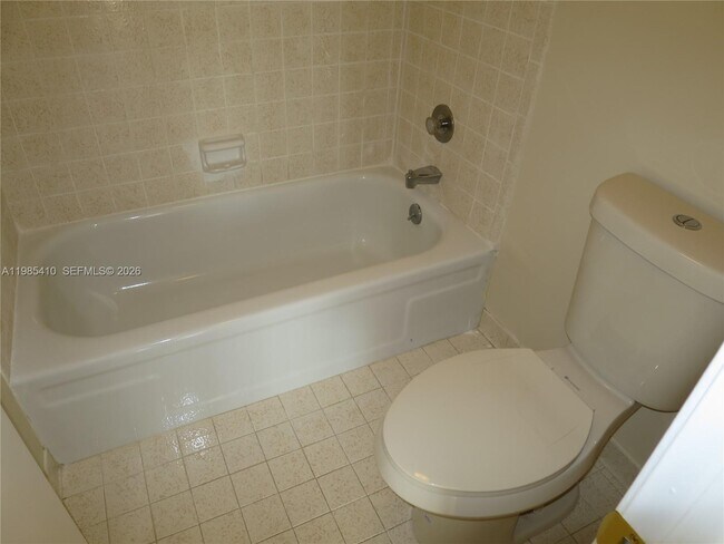 Building Photo - 600 NE 36th St