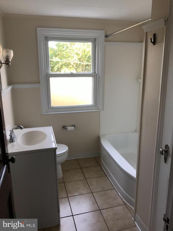 Building Photo - 205 Sycamore Rd