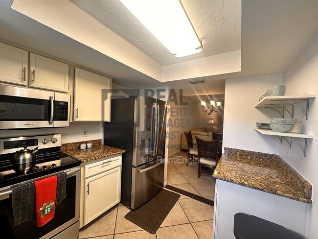Building Photo - 28100 Pine Haven Way