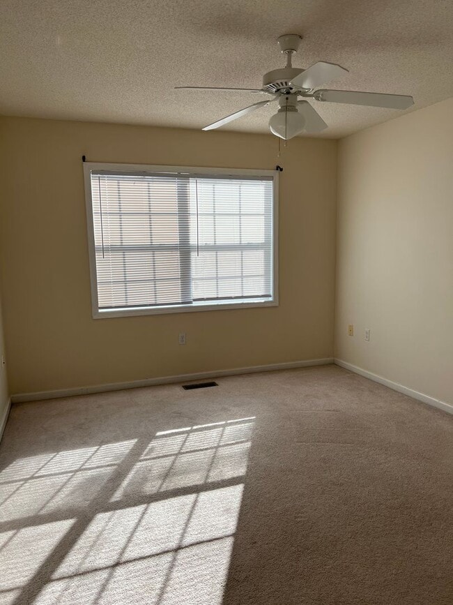 Building Photo - 162 N Spring View Dr