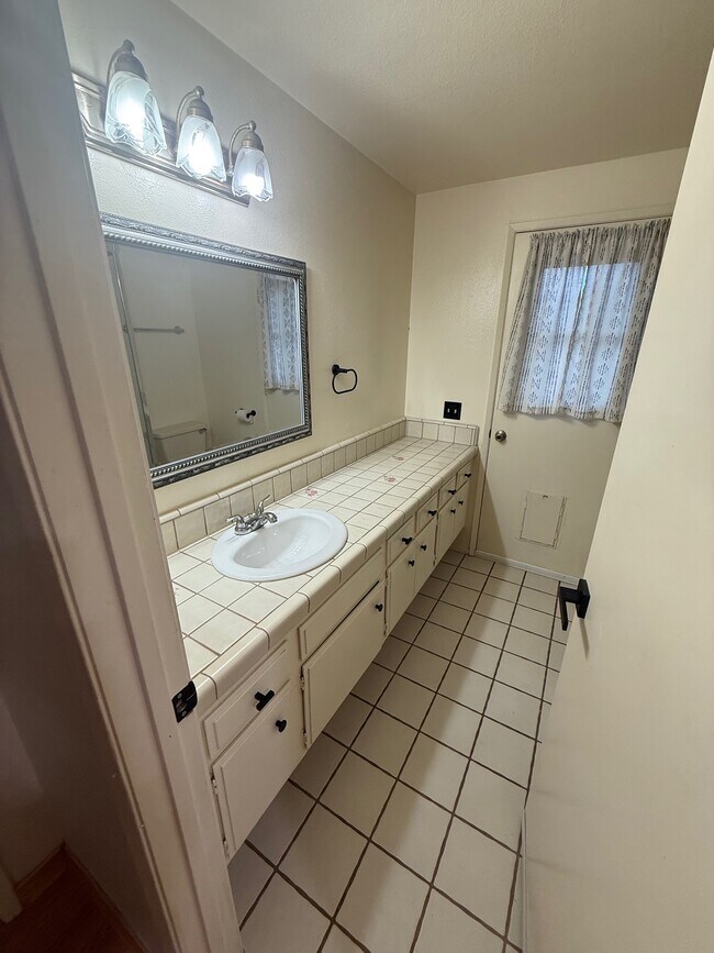 Building Photo - 6237 Hunter St