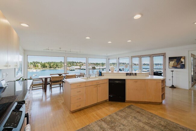 Building Photo - Furnished Bainbridge Island Waterfront Home with Incredible Views
