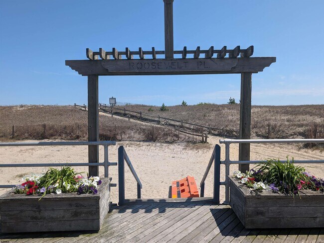 Building Photo - 3801 Boardwalk