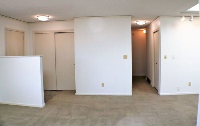 Building Photo - $2,350 | 3 Bedroom, 3 Bathroom House | No ...