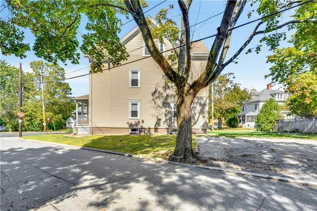 Building Photo - 309 Highland Ave