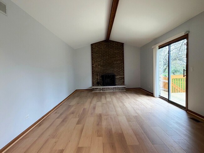 Building Photo - 1724 Hall Pl