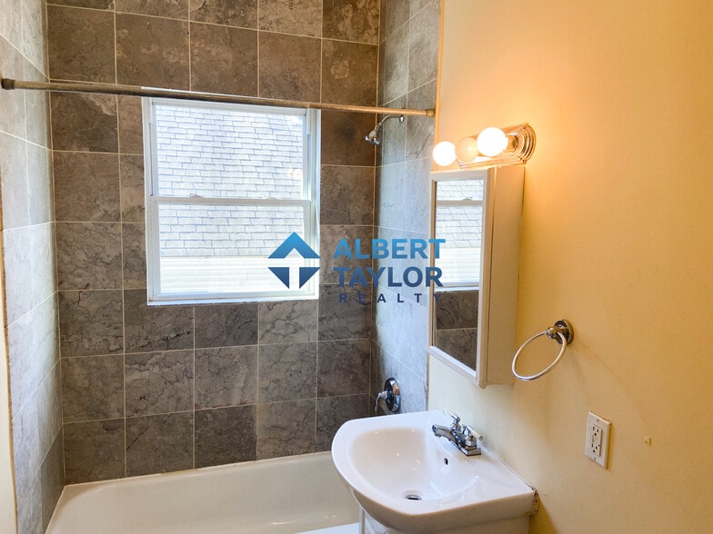 Building Photo - 19 Parker Hill Ave