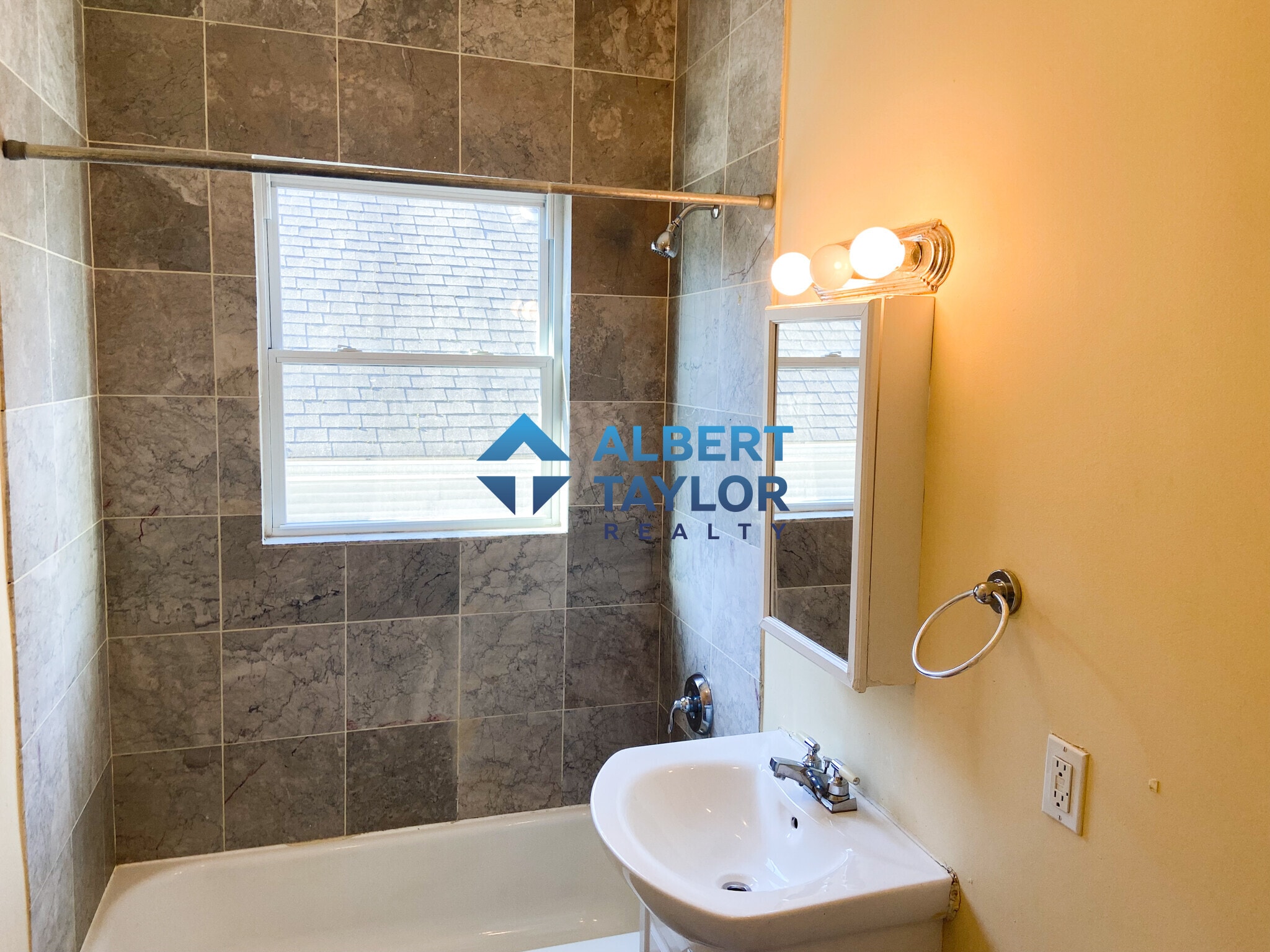 Building Photo - 19 Parker Hill Ave