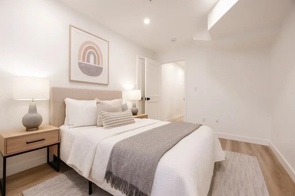 Building Photo - 12 George St