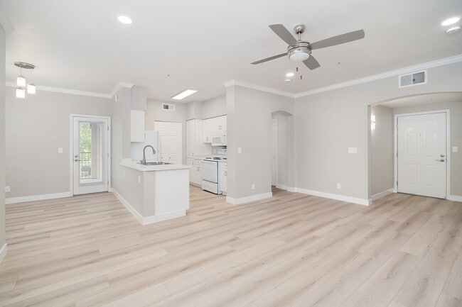 Tahoe - 2BR, 2BA 1,119SF - Lake Point