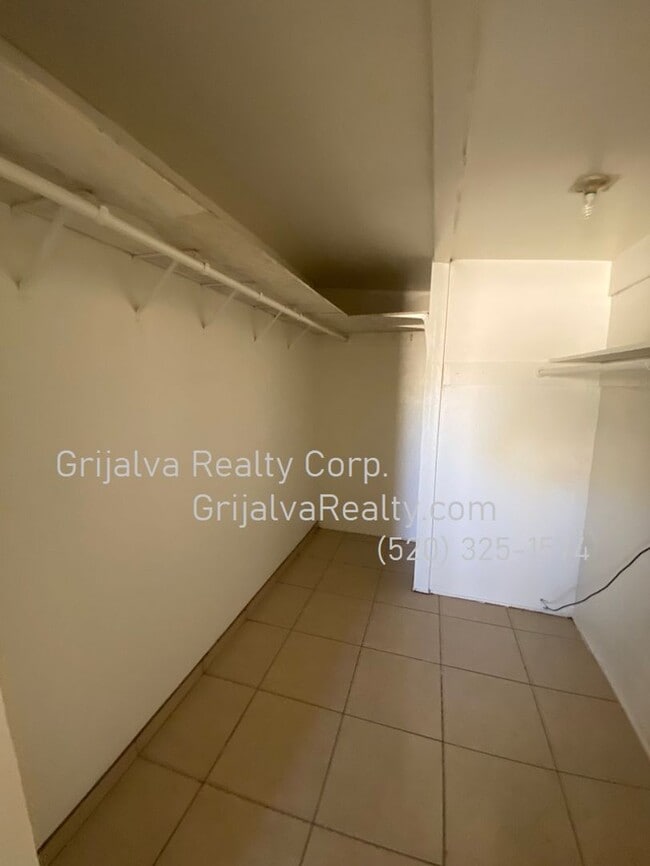 Building Photo - 2116 W Calle Fortunado