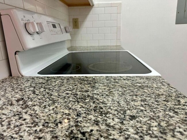 Building Photo - 2494 Etiwan Ave