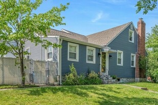Building Photo - 44 E Spring Valley Ave