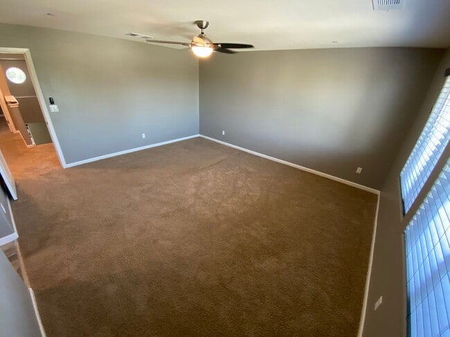 Building Photo - Beautiful home in desirable neighborhood for rent in Visalia CA