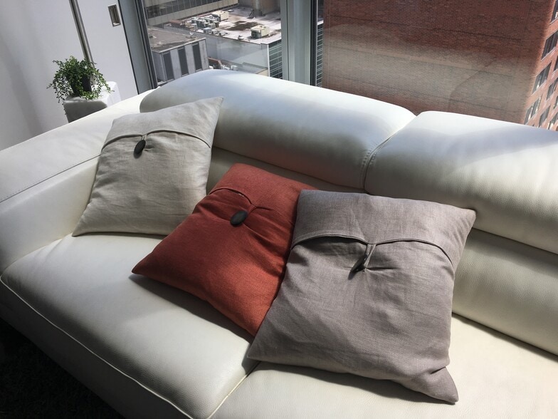 Building Photo - 550 N Saint Clair St