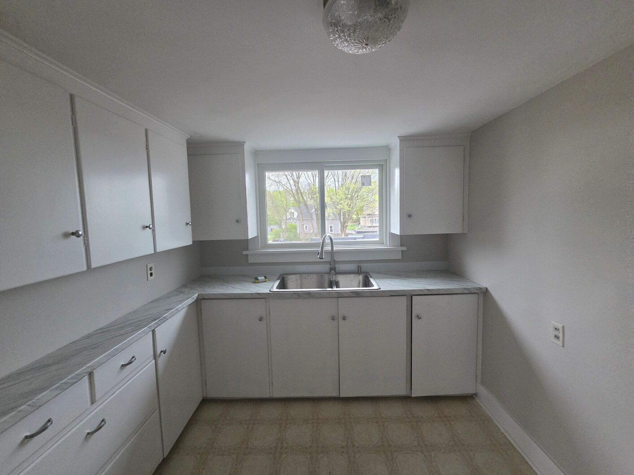 Updated kitchen - 709 Marshall St