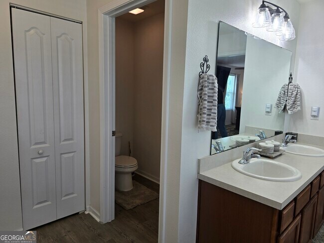 Building Photo - 101 Cedar Breeze Dr