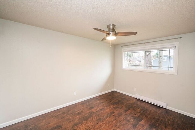 Building Photo - 7415 SE Center St