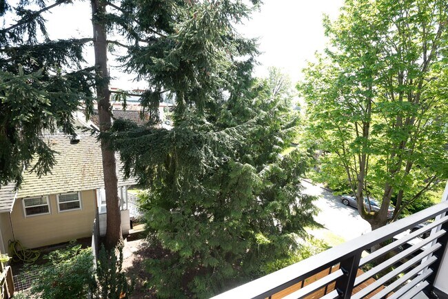 Building Photo - NEW CONSTRUCTION- MOVE- IN READY