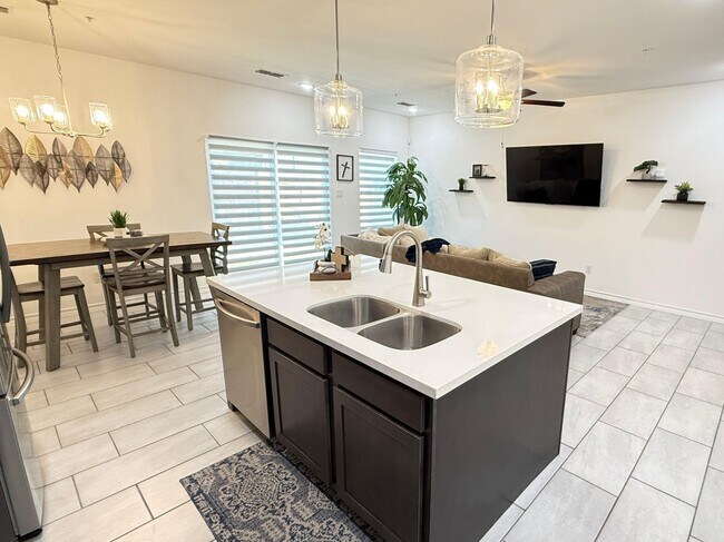 Building Photo - 9916 Kaspar Dr