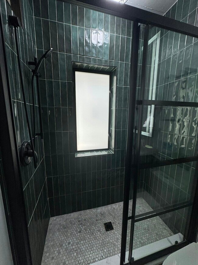 Building Photo - 360 W Broadway