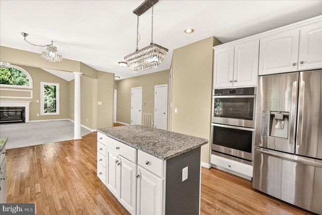 Building Photo - 6430 Bellevue Pl
