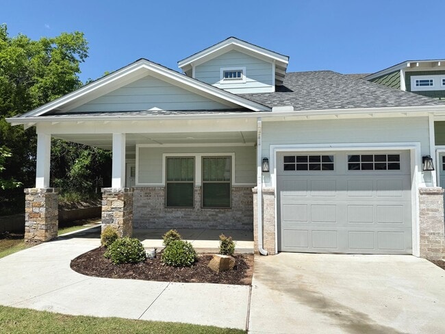 Primary Photo - Large 2 Bed, 2 Bath in Beautifully Neighbo...