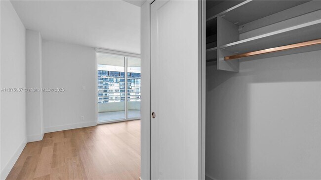 Building Photo - 555 NE 34th St