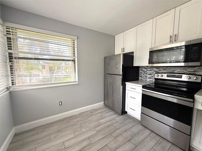 Building Photo - 802 Constitution Dr