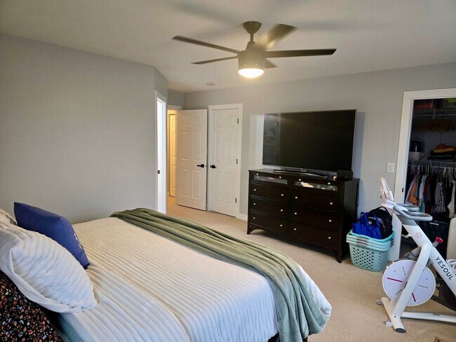 Building Photo - 571 Springbrook Trail N