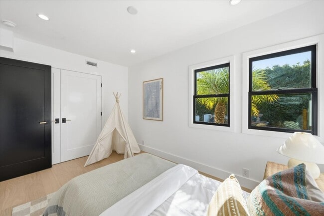 Building Photo - Completely Remodeled, Custom 4BR3.5BA Hilltop Home w/ Incredible Panoramic Ocean/Whitewater/Coast...
