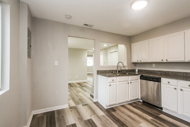 Building Photo - 1731 N Alton Ave