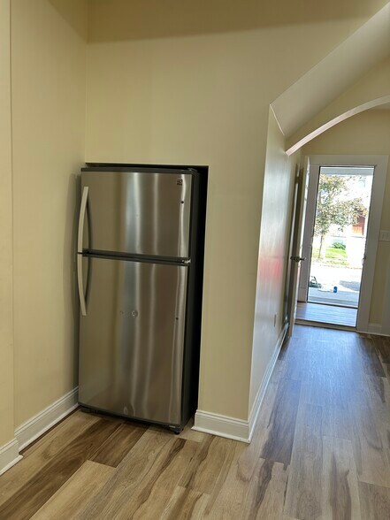 Kitchen/ Entrance - 46 Garfield Ave
