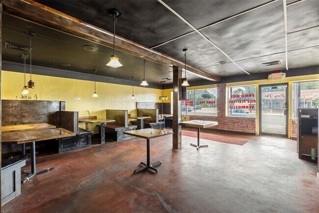 Building Photo - 327 S Green Ave
