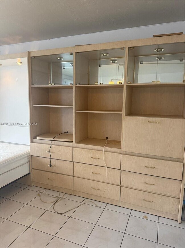 Building Photo - 6484 Indian Creek Dr