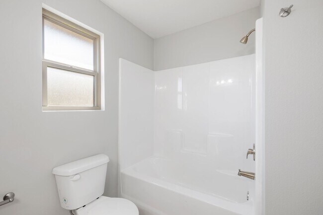 Building Photo - 4 Bedroom Home in Willard School Districts