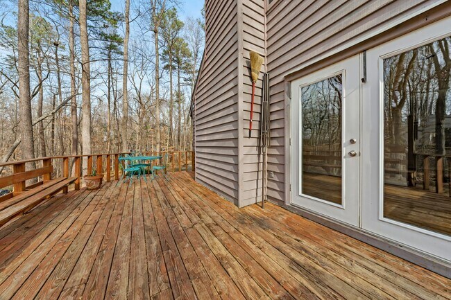 Building Photo - Adorable 3-Bedroom 1.5 Bath Townhome In A Peaceful Wooded Setting In Chapel Hill!