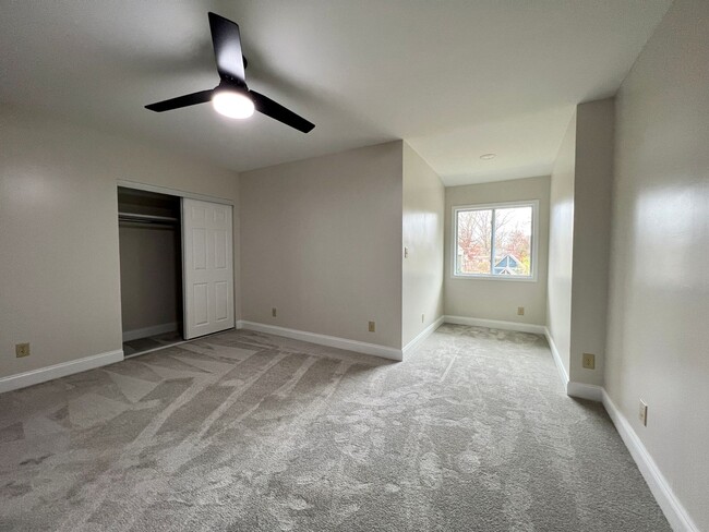 Building Photo - Beautifully Renovated Home!  5 Bedroom, 3 ...