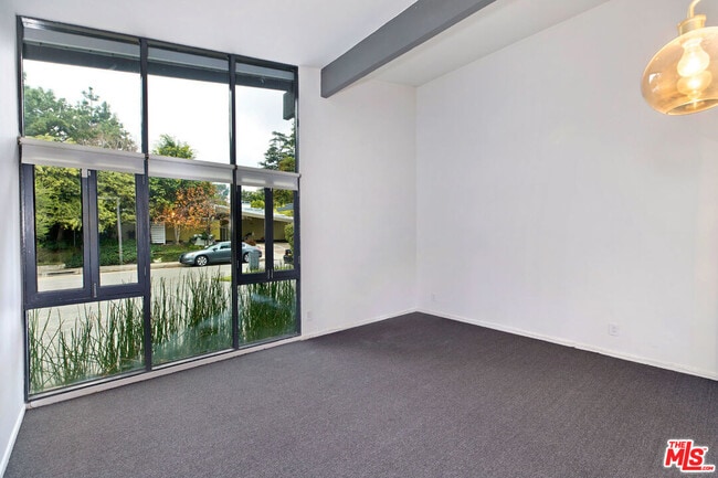 Building Photo - 7560 Lolina Ln