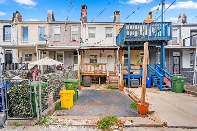 Building Photo - 118 N Curley St
