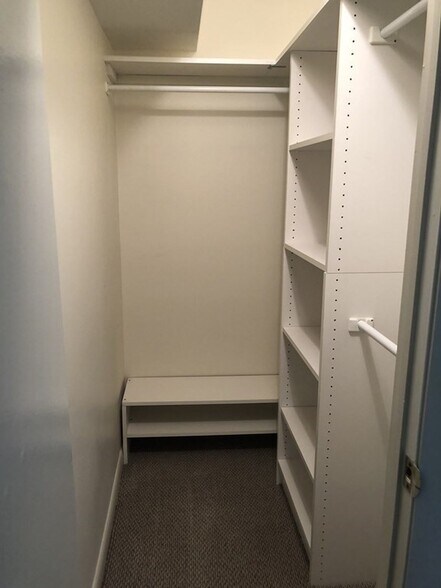 Building Photo - 55 Broadlawn Park