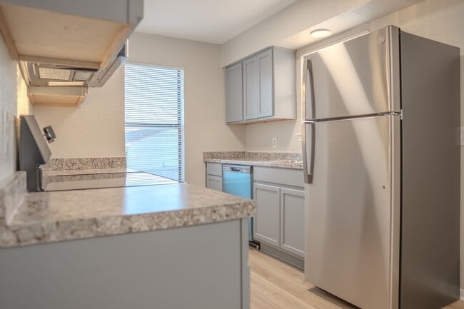 Building Photo - FULLY REMODELED GORGEOUS FOURPLEX WITH LUX...