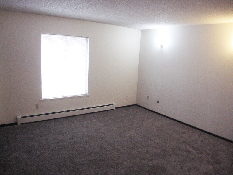 Building Photo - 1155 Lakeside Dr