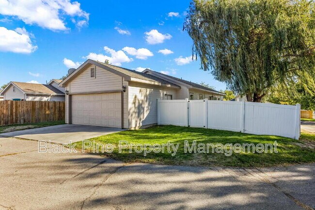 Building Photo - 8958 W Stirrup St