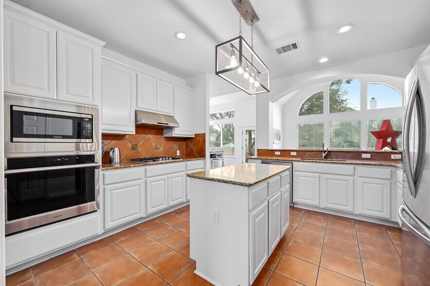 Building Photo - 2505 Lovett Ln